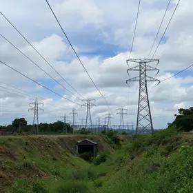 linha de transmissão subterrânea